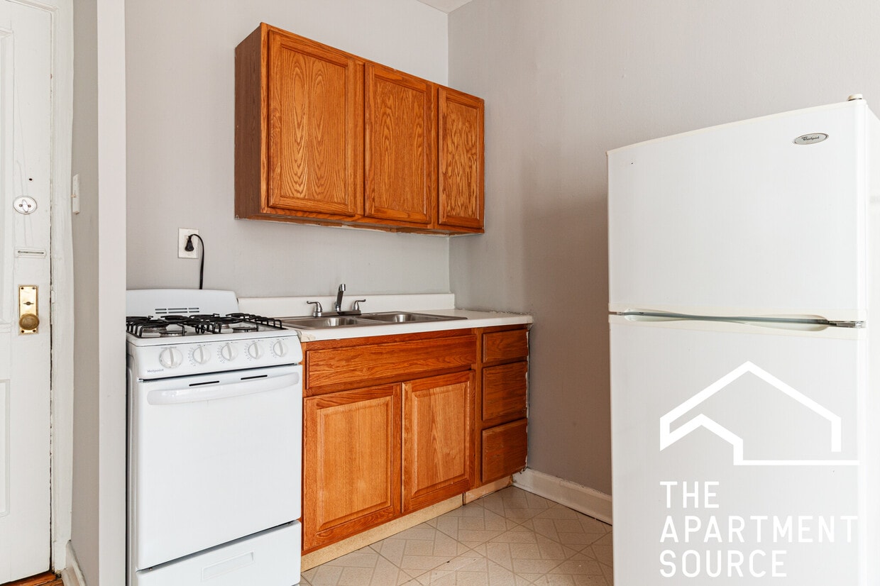 Foto principal - 1050 W George St