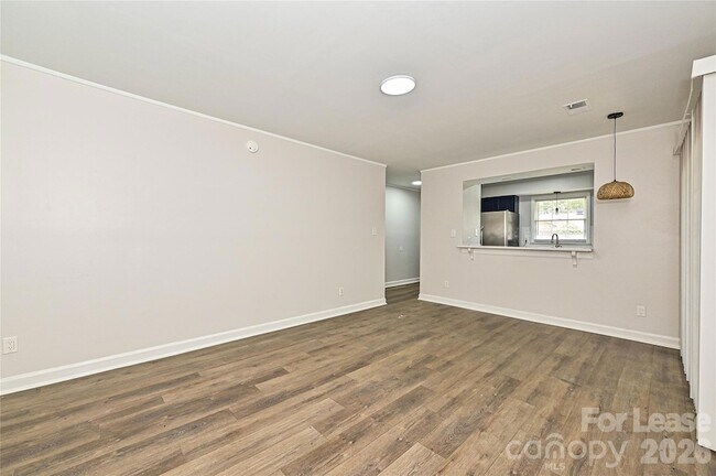 Foto del edificio - 8439 Country Oaks Rd