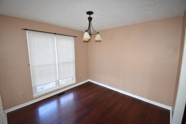 Foto del edificio - Coming Soon: 3 Bedroom 2 Bath Home (Pets C...
