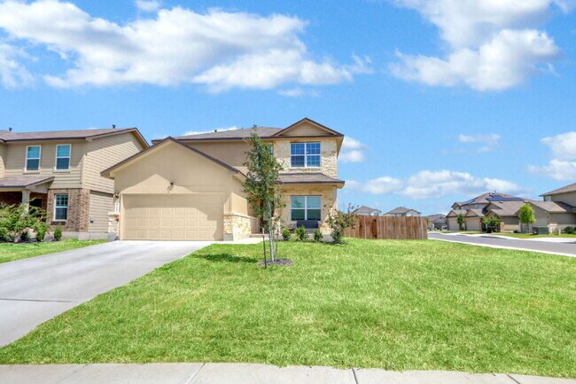 Foto del edificio - "Spacious 5-Bedroom Home with 3.5 Full Bat...