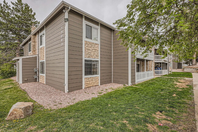 Building Photo - Spacious 1,177 sq ft 3-Bed / 2-Bath Condo ...
