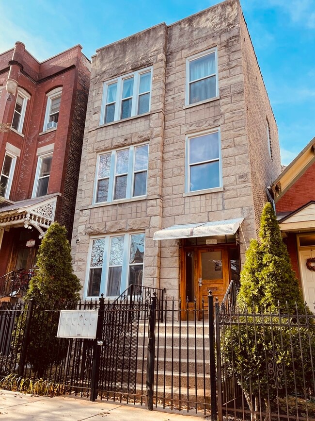 Foto del edificio - 1450 N Maplewood Ave