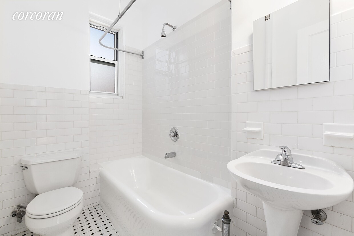 Building Photo - 115 E 89th St