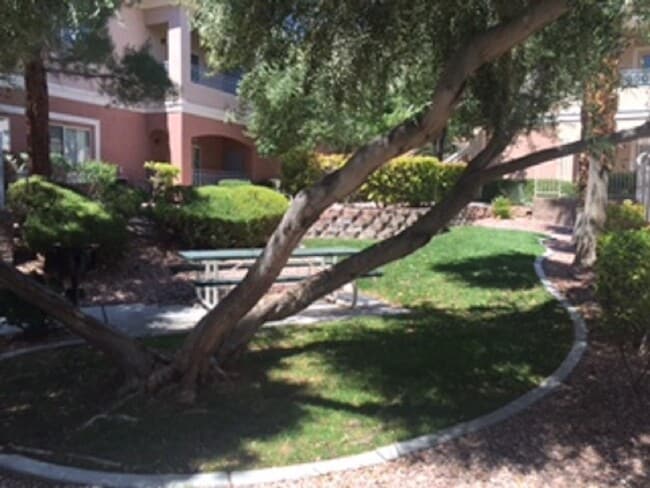 Foto del edificio - Perfect 2 bed/2 bath condo in Summerlin!