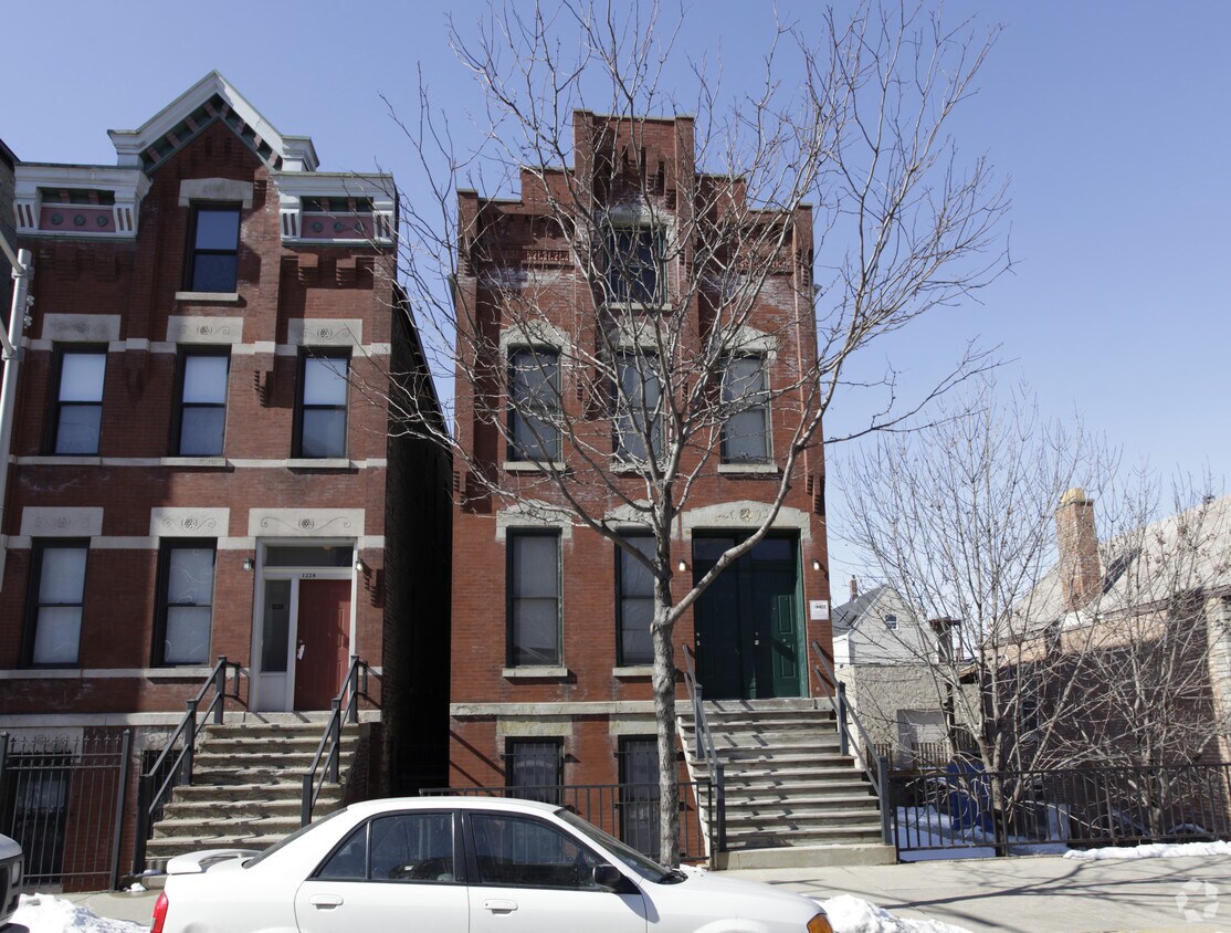 Building Photo - 1230 N Greenview Ave