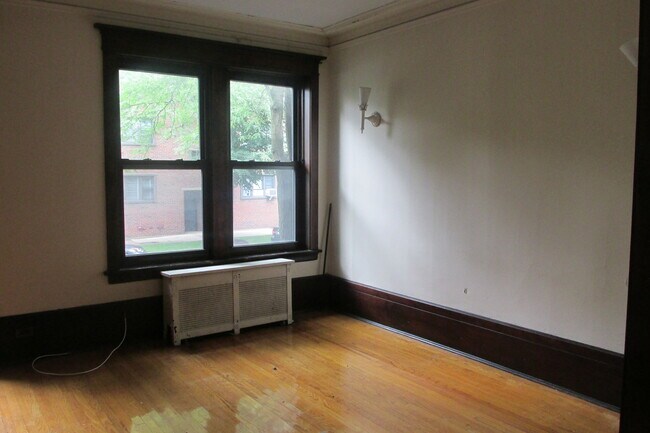 Foto del edificio - 1367 E 56th St