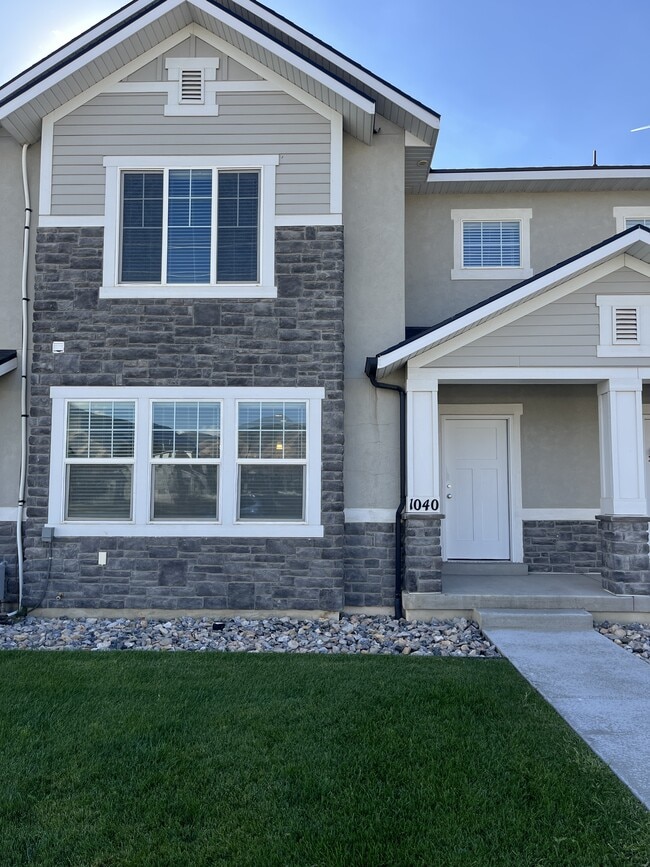 Building Photo - 1040 S 1200 W