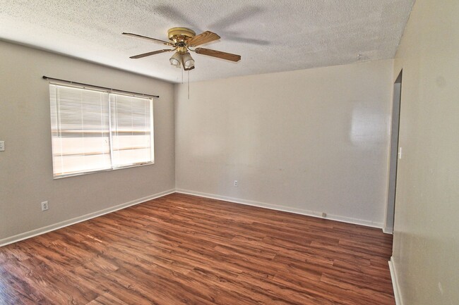 Building Photo - Charming 3 Bedroom Home Available In Crawf...