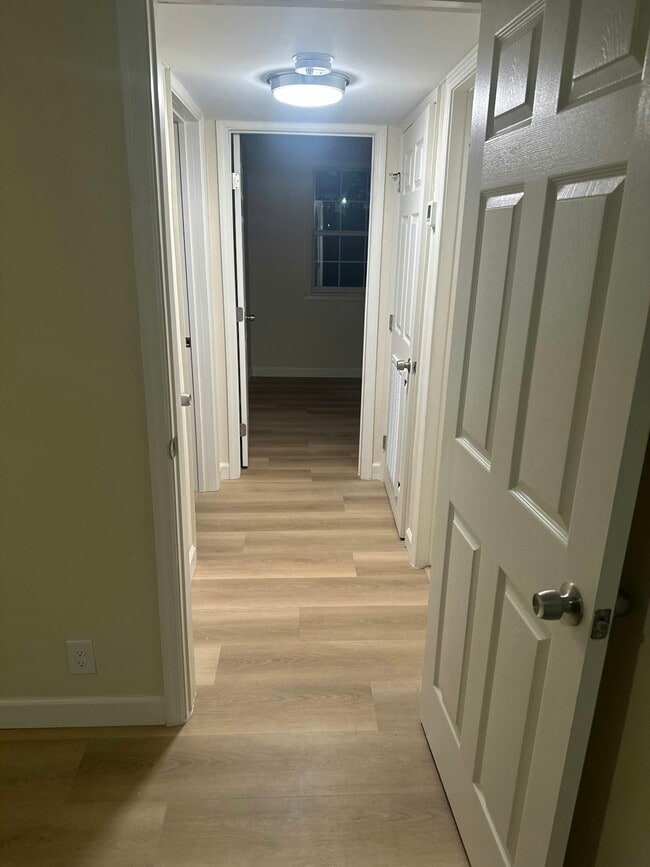 Building Photo - 724 S 4th St