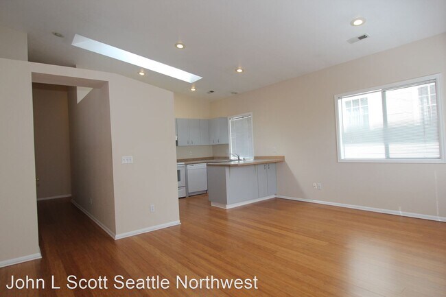 Building Photo - 8533-8535 Interlake Ave N