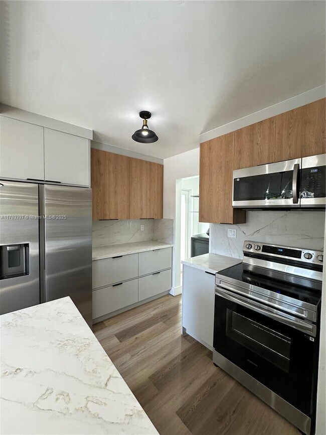 Foto del edificio - 910 NW 24th Ct