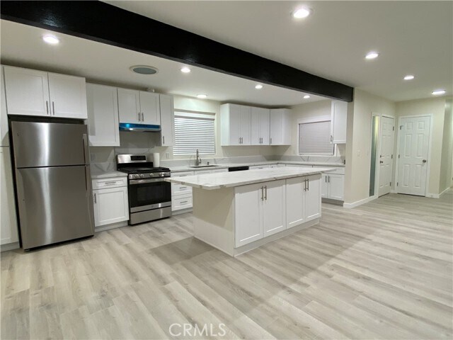 Building Photo - 9130 Balcom Ave