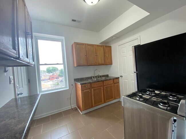 Building Photo - 1609 N Lawndale Ave