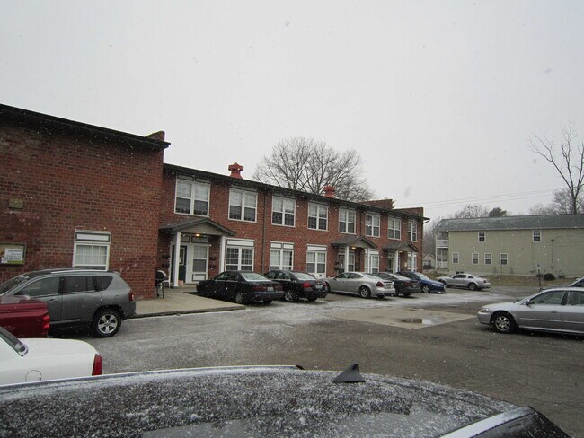 Building Photo - 428 W Dee St