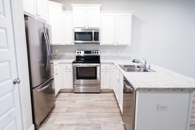 Building Photo - 6024 Royal Port Ct