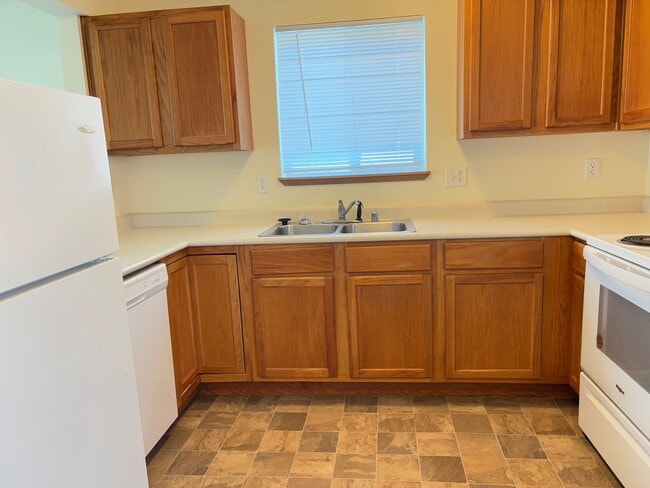 Building Photo - Your Home is Waiting!