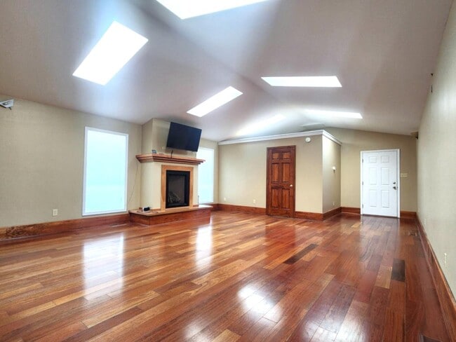 Building Photo - 30317 Marva Rd