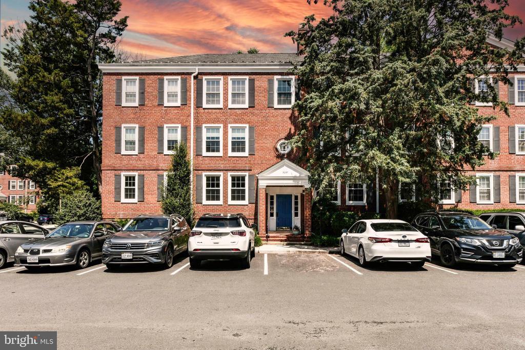 Primary Photo - 3057 S Buchanan St
