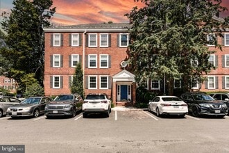 Building Photo - 3057 S Buchanan St