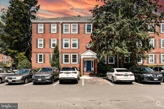 Building Photo - 3057 S Buchanan St