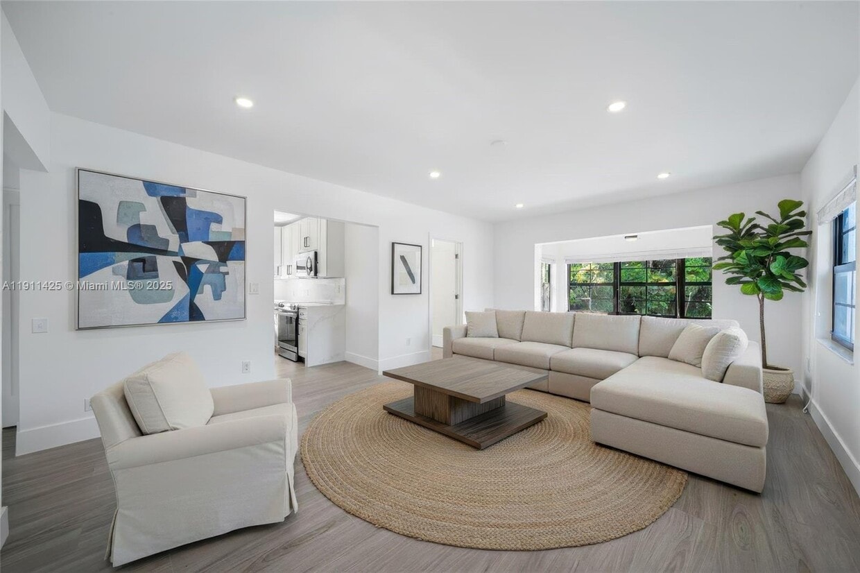 Foto principal - 4222 NE 1st Ave