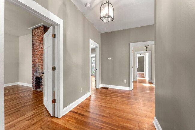 Foto del edificio - 858 Kirkwood Ave SE