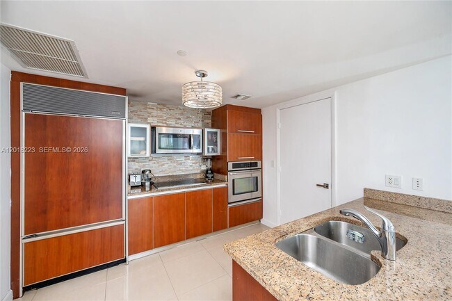 Foto del edificio - 17201 Collins Ave