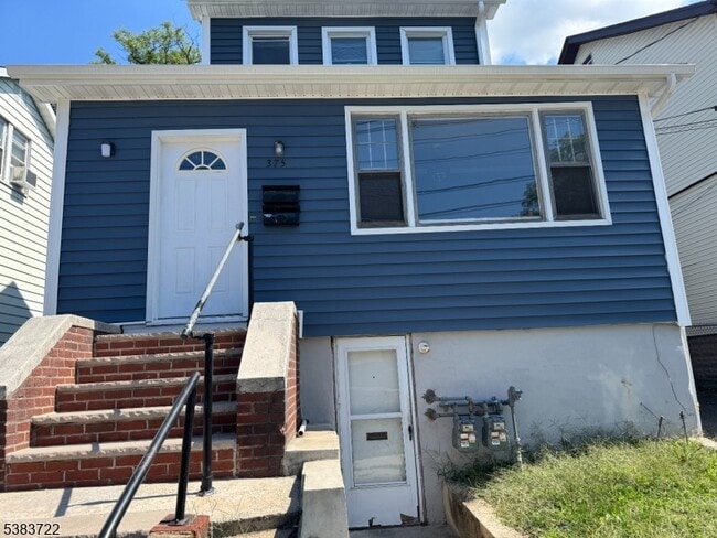 Building Photo - 375 Tower St