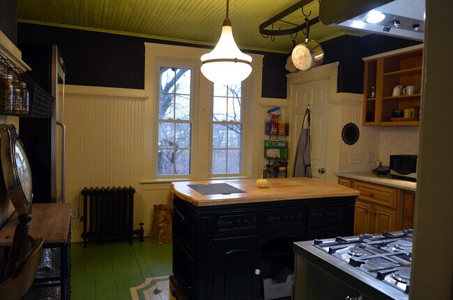 Building Photo - 799 Manton Ave