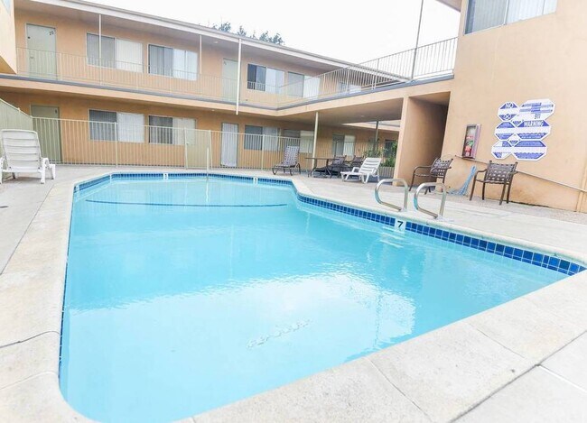 Foto del edificio - 5541 Newcastle Ave