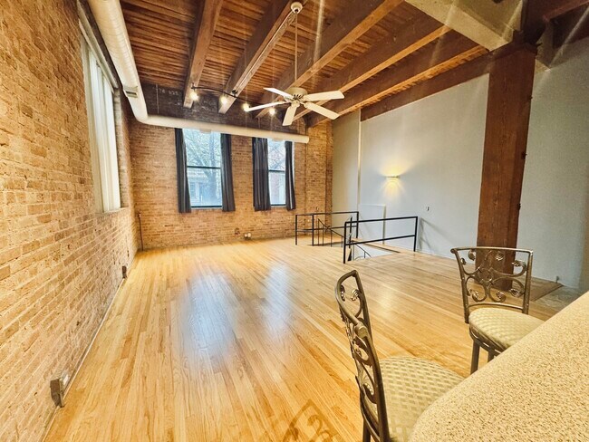 Foto del edificio - 1122 W Newport Ave
