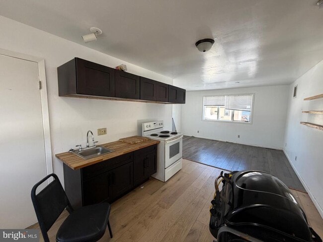 Building Photo - 644 Cooper St