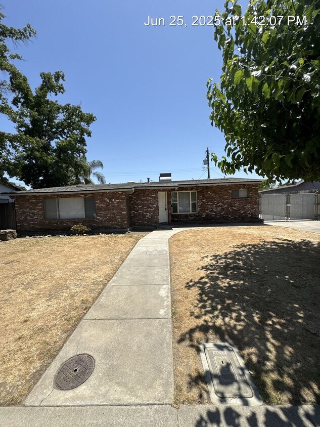 Foto principal - Upgrades galore to this home on Harvard St...
