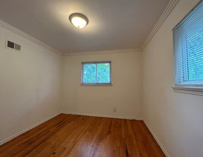 Foto del edificio - 7203 Eunice Ave