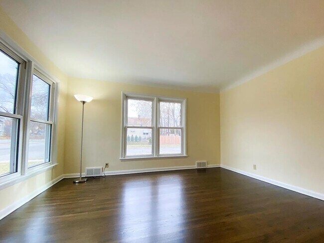 Foto del edificio - 1919 E 38th St