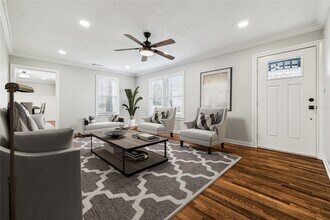Building Photo - 801 Woodcrest Dr