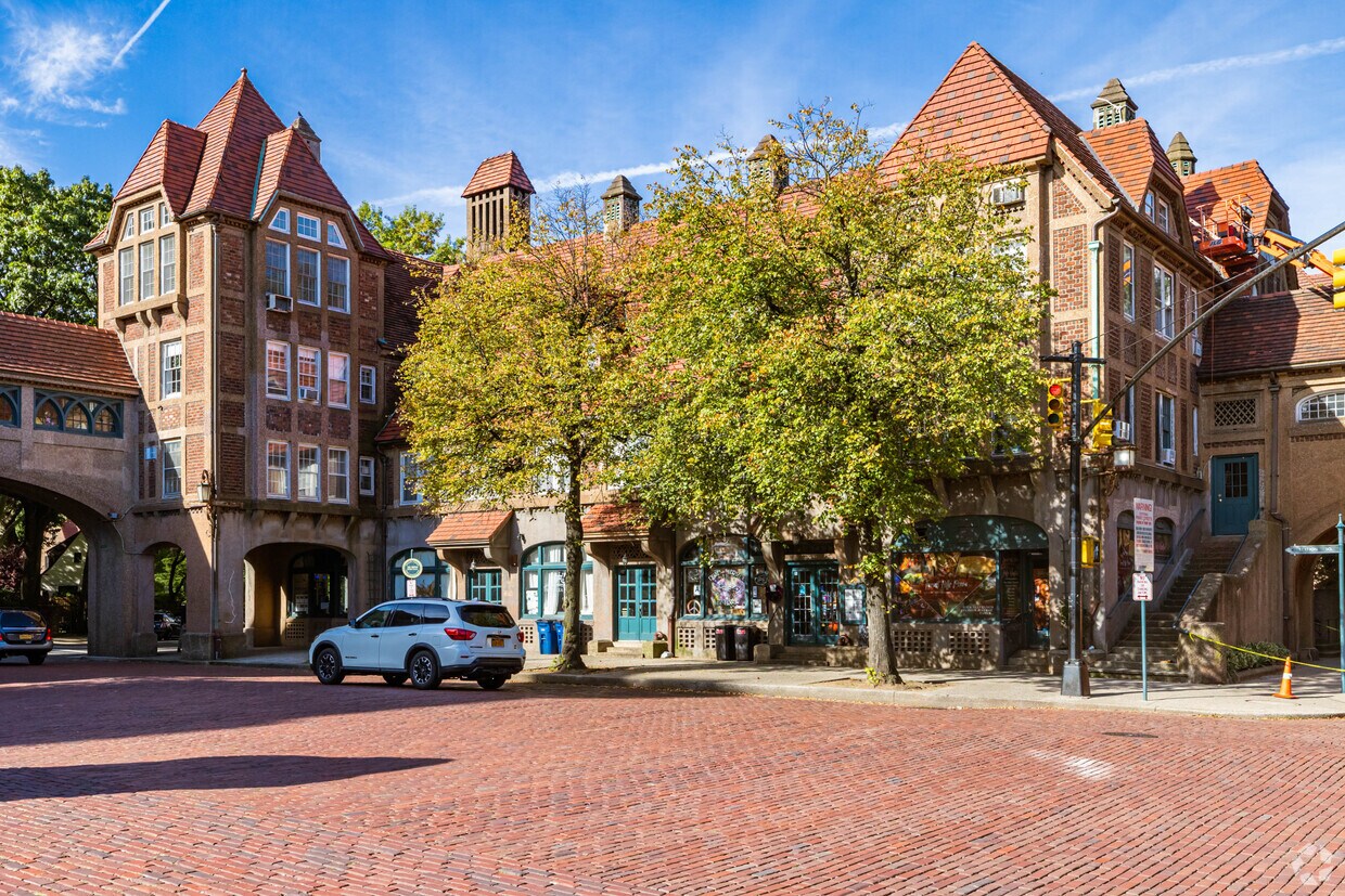 12 Station Sq, Forest Hills, NY 11375 Apartments in Forest Hills, NY