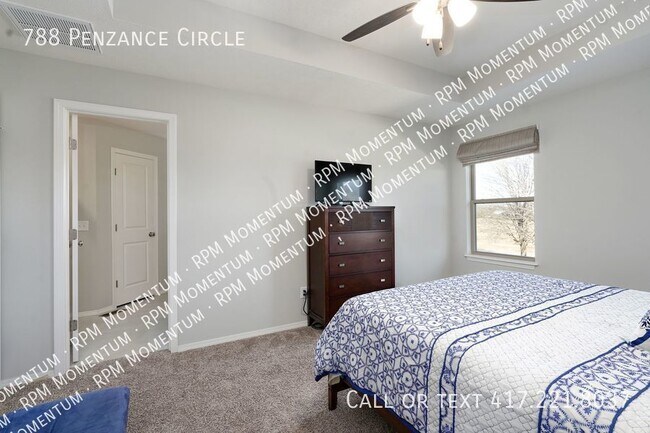 Foto del edificio - NEW 5 BED/4BATH HOME IN NIXA-READY FOR YOU