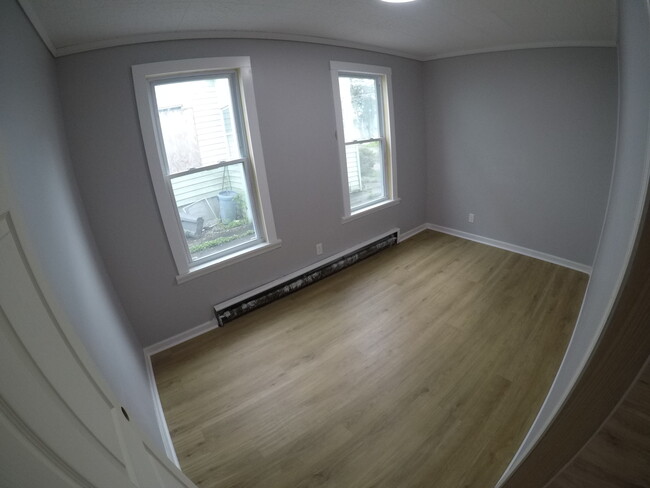 Bed 3 - 512 N Jay St
