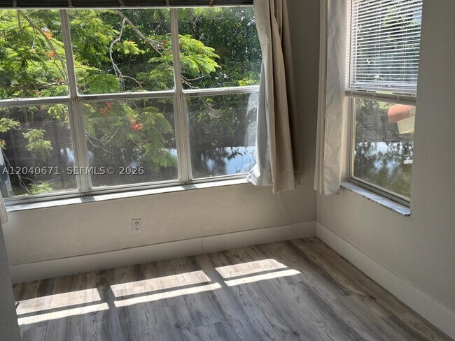 Building Photo - 13060 Vista Isles Dr