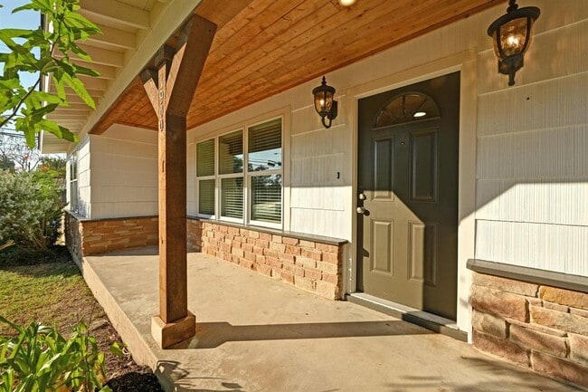 Foto del edificio - 1900 Cedar Ave