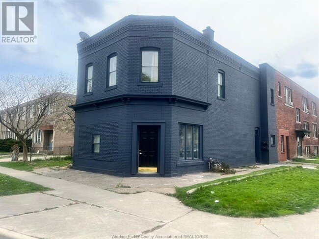 Building Photo - 701 Marentette Ave