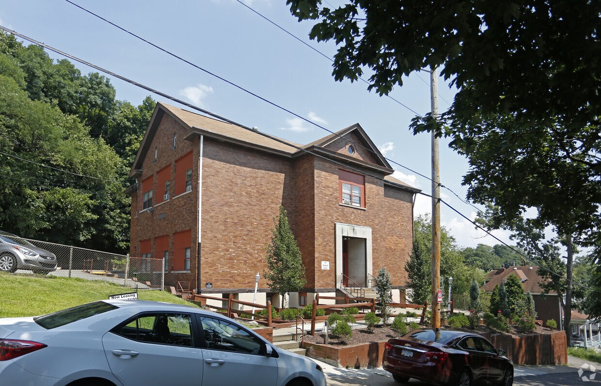 Foto principal - 230 Oakwood Ave