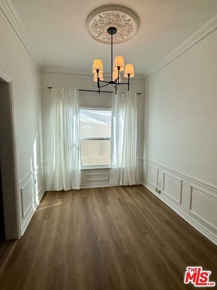 Photo - 157 N La Peer Dr Apartment