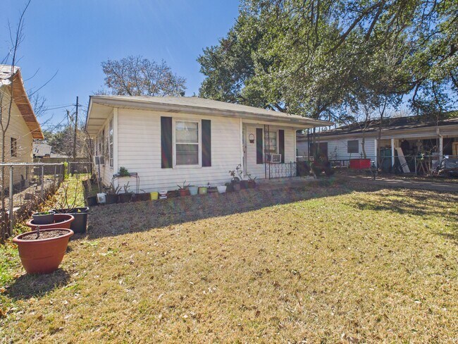 Building Photo - 1203 Batts St