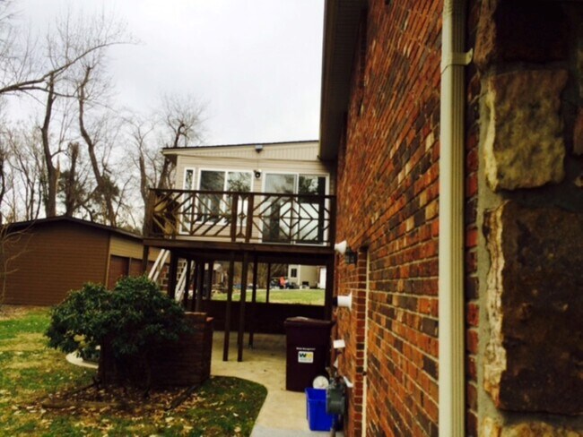 Foto del edificio - 124 Arlington Cir