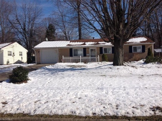Primary Photo - Beautiful Mentor Home