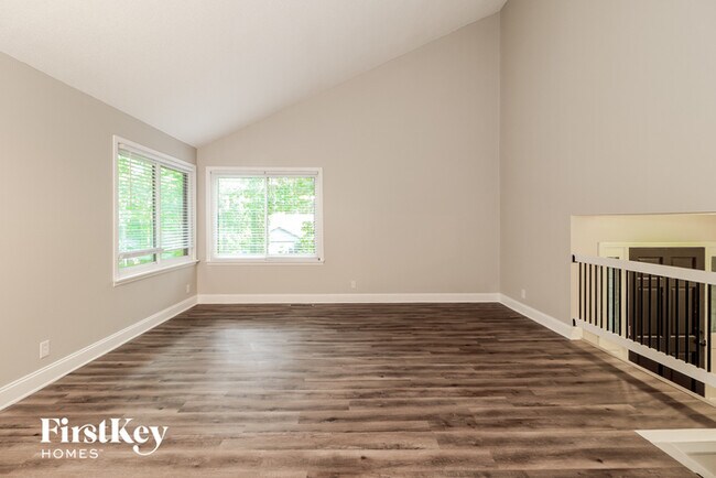 Building Photo - 2668 Royal Oak Ct