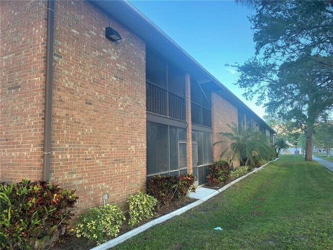 Foto del edificio - 111 Airport Ave W
