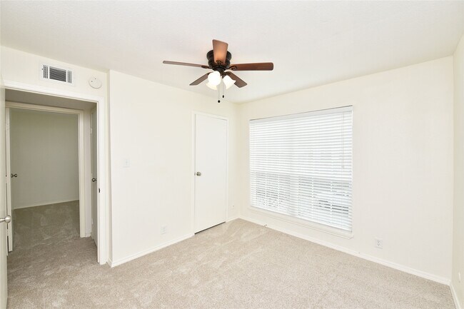 Foto del edificio - 11002 Hammerly Blvd